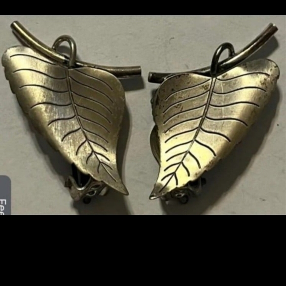 Gold Leaf Jewelry Set - Picture 2 of 7